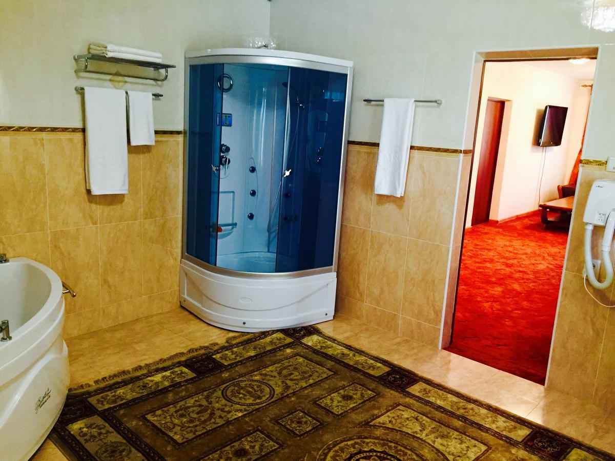 Hotel Ark Ms Taraz Exterior photo