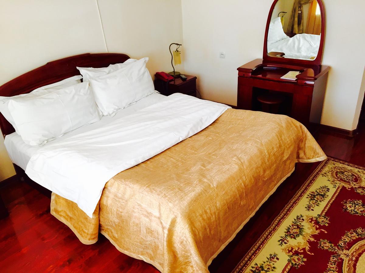 Hotel Ark Ms Taraz Exterior photo