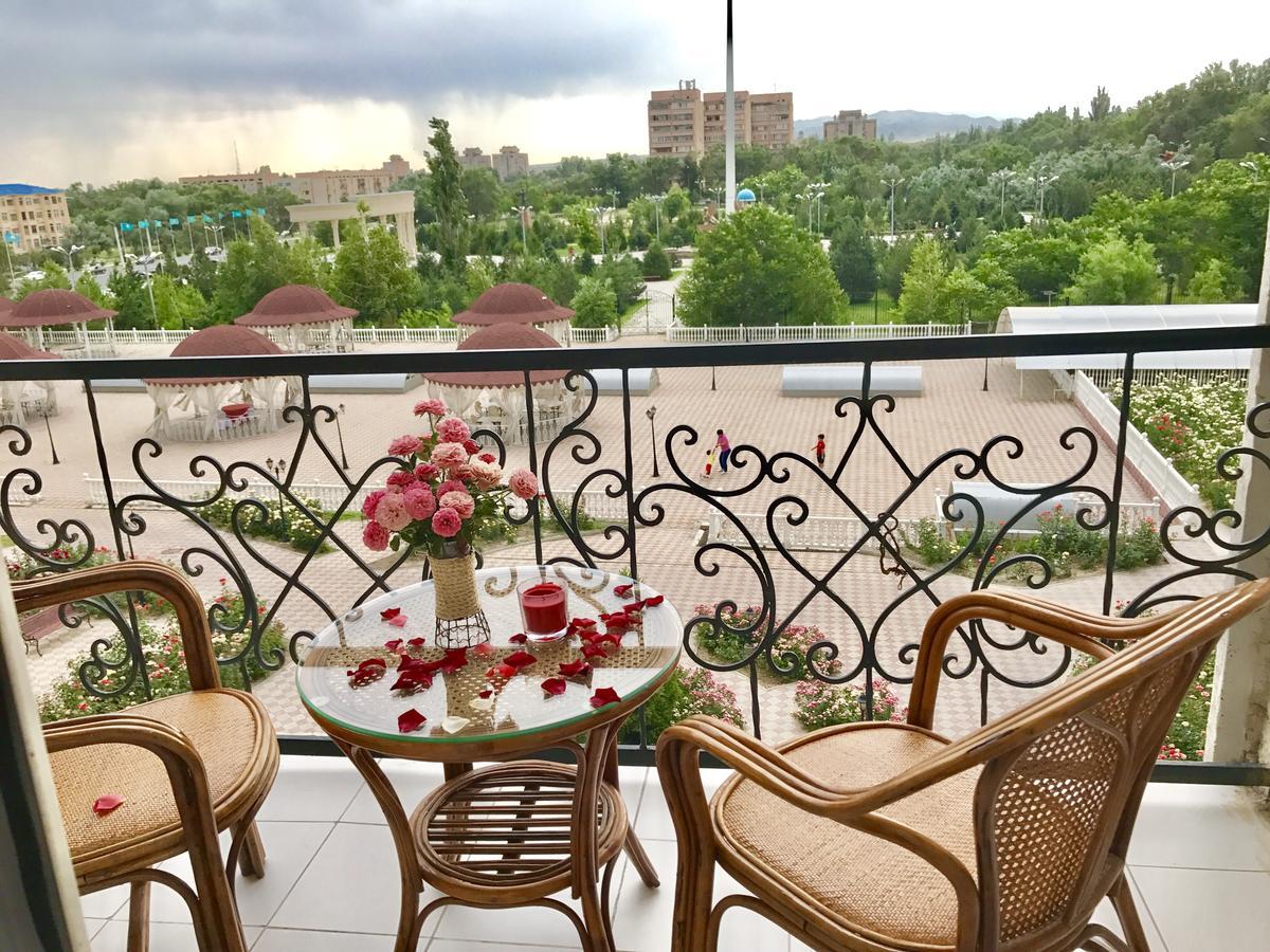 Hotel Ark Ms Taraz Exterior photo