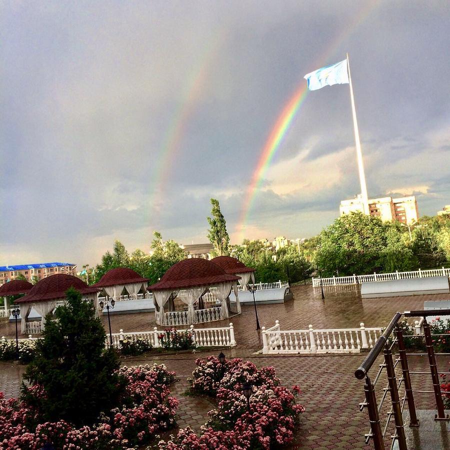 Hotel Ark Ms Taraz Exterior photo